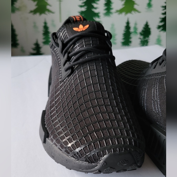 NEW 9.5 Mens NMD_R1 Addidas Shoes. - Picture 5 of 14